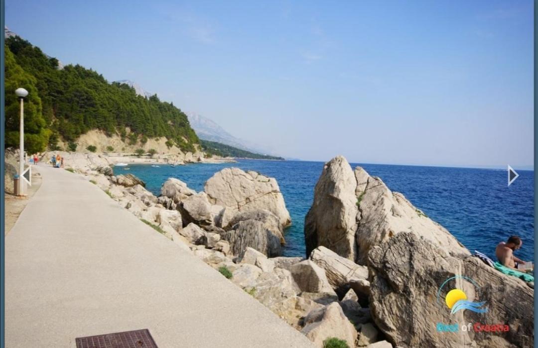 Apartmani Mares - 20 M From The Beach Брела Экстерьер фото