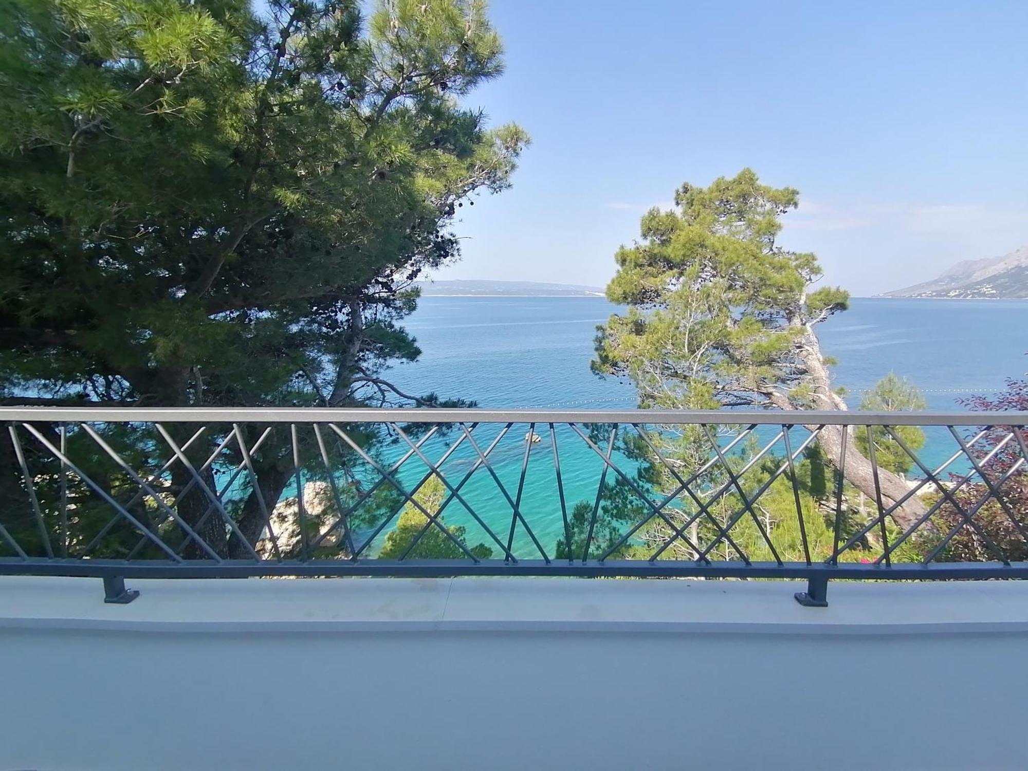 Apartmani Mares - 20 M From The Beach Брела Экстерьер фото