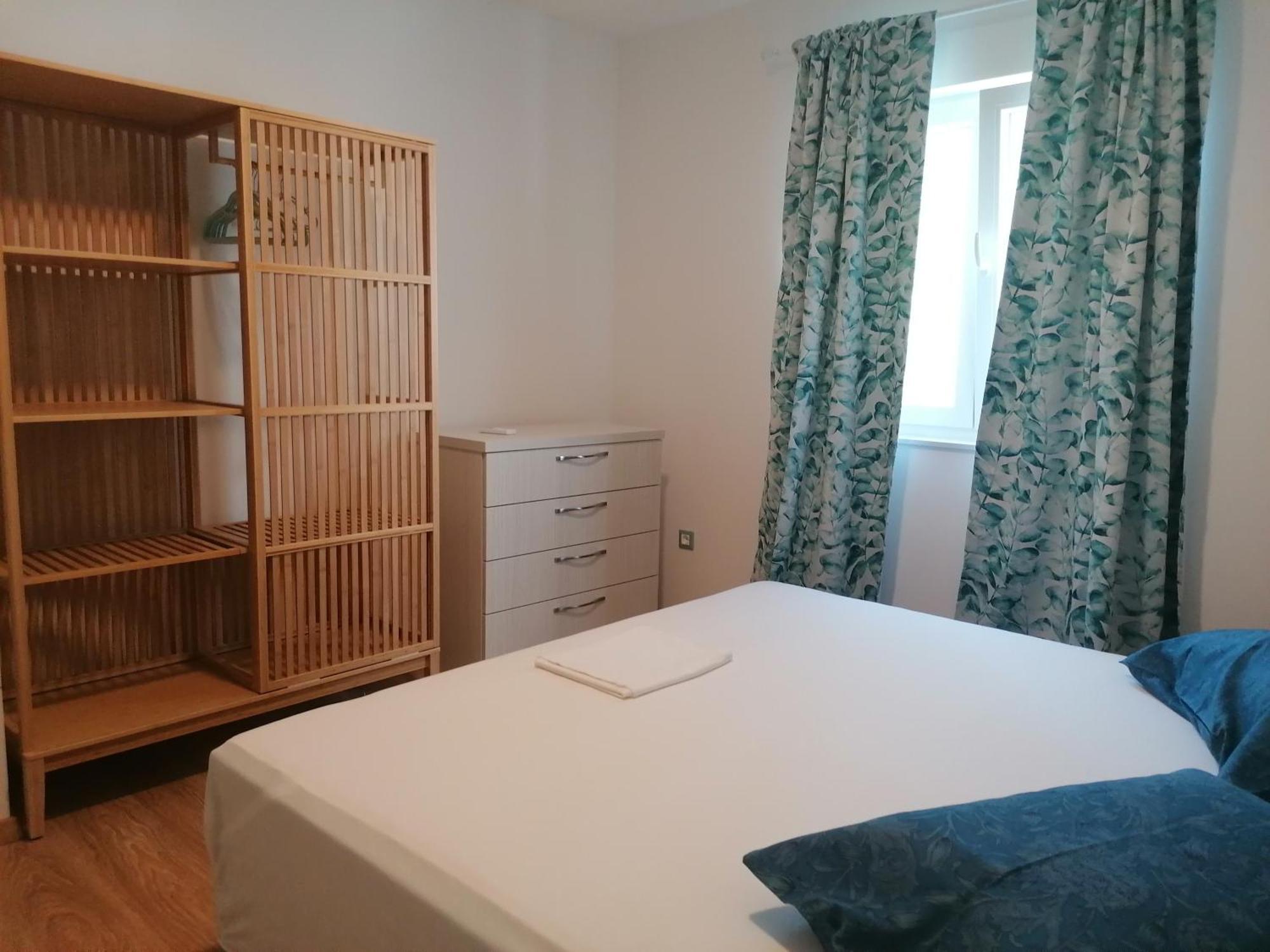 Apartmani Mares - 20 M From The Beach Брела Экстерьер фото