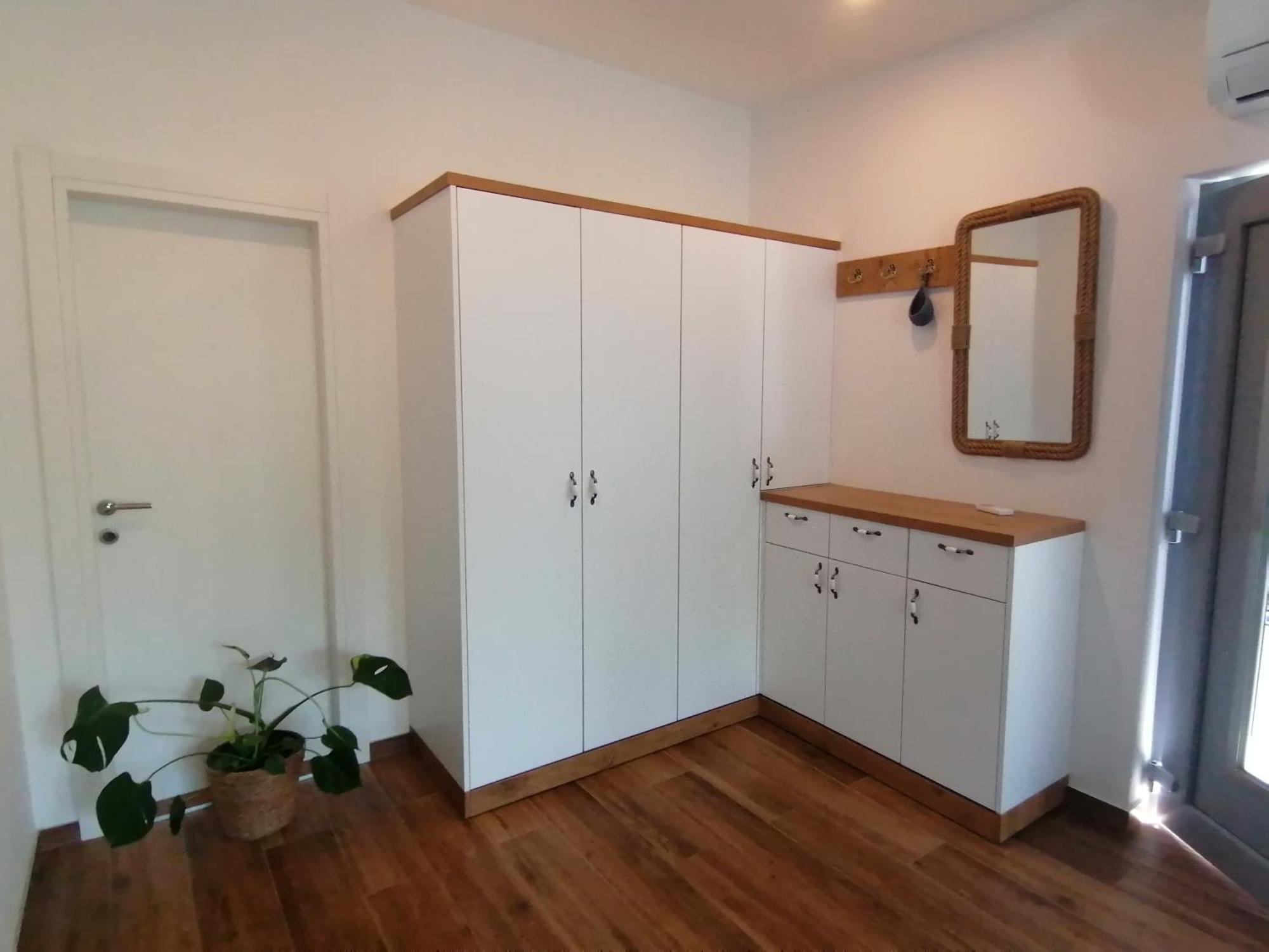 Apartmani Mares - 20 M From The Beach Брела Экстерьер фото
