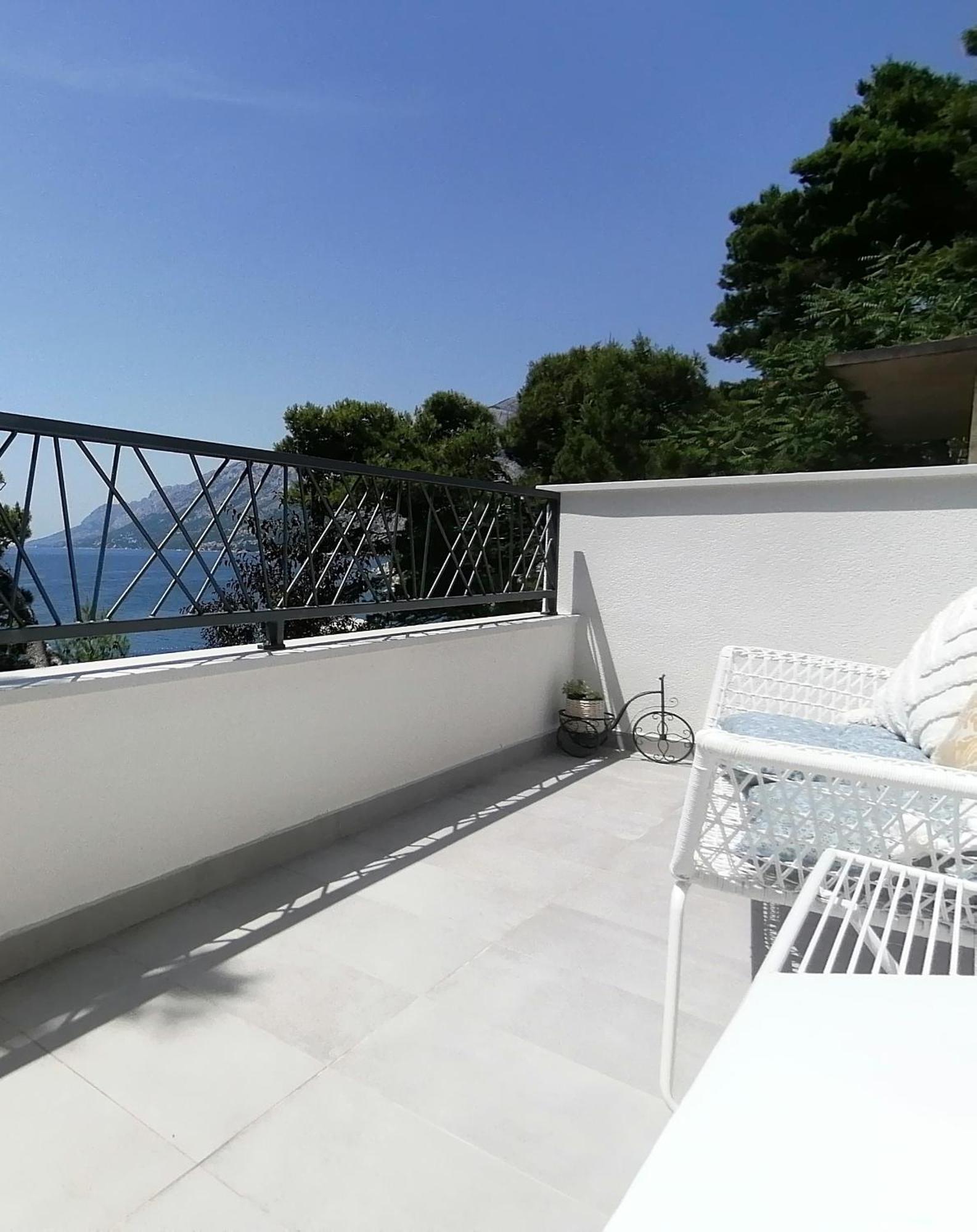 Apartmani Mares - 20 M From The Beach Брела Экстерьер фото