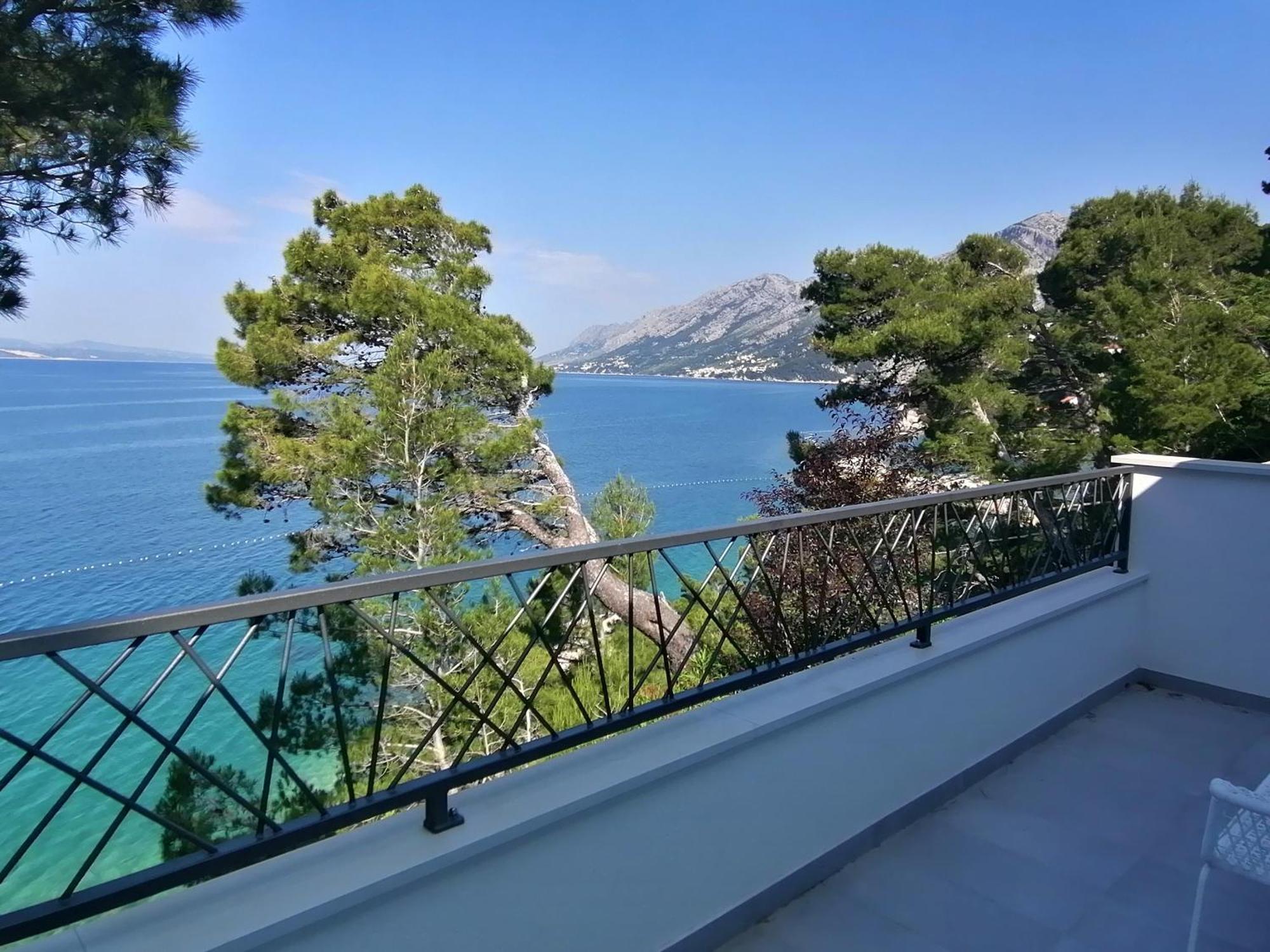 Apartmani Mares - 20 M From The Beach Брела Экстерьер фото