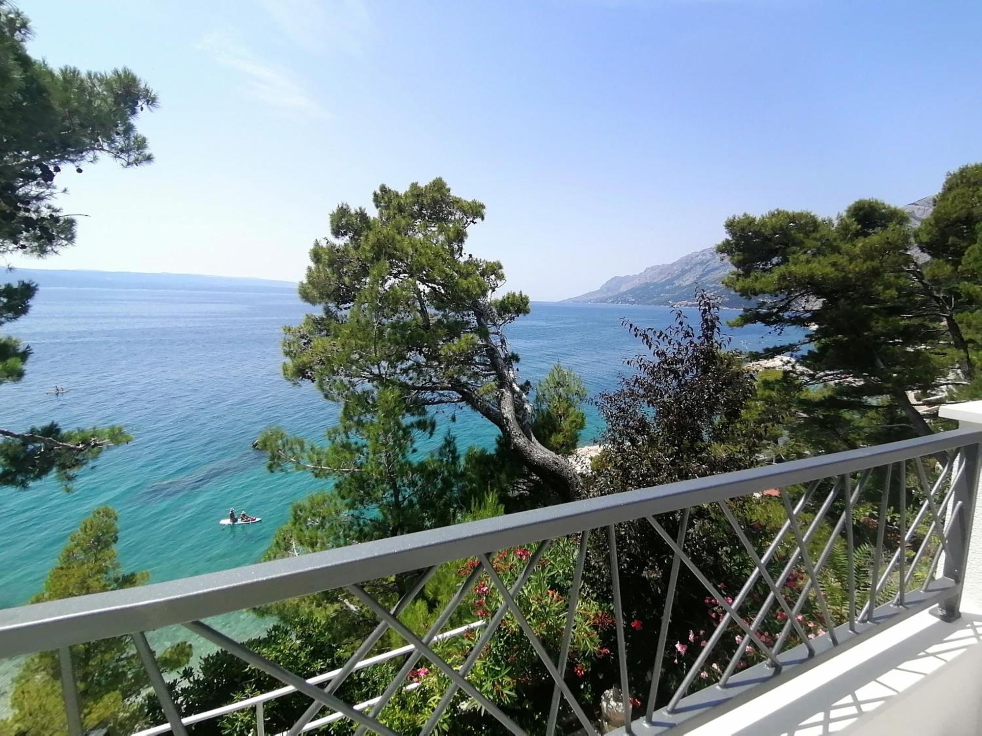 Apartmani Mares - 20 M From The Beach Брела Экстерьер фото