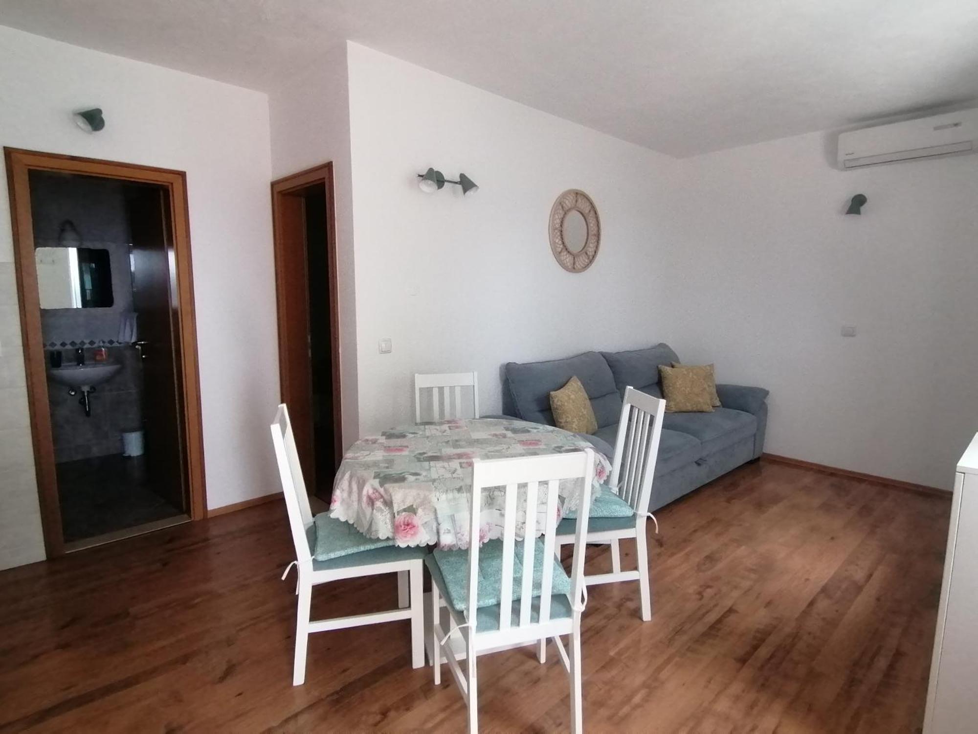 Apartmani Mares - 20 M From The Beach Брела Номер фото